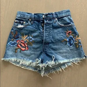 Abercrombie &amp; Fitch Floral Embroided Shorts