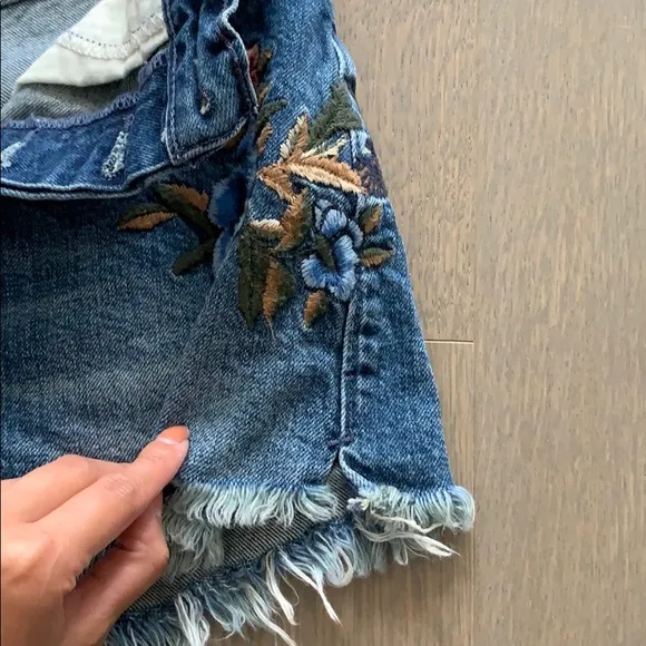 Abercrombie &amp; Fitch Floral Embroided Shorts