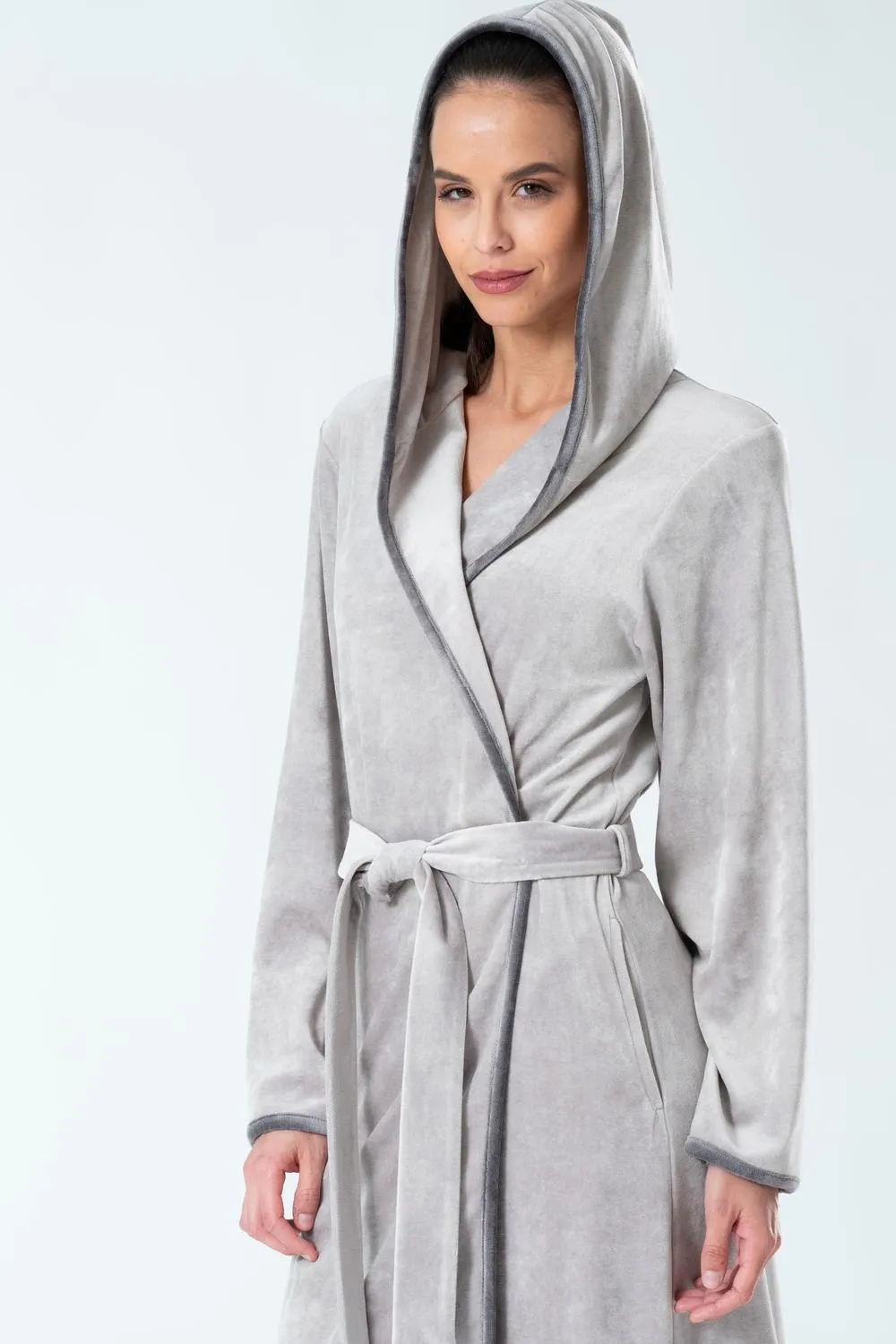 Cozy Elegance: Bamboo Velour Hooded Robe