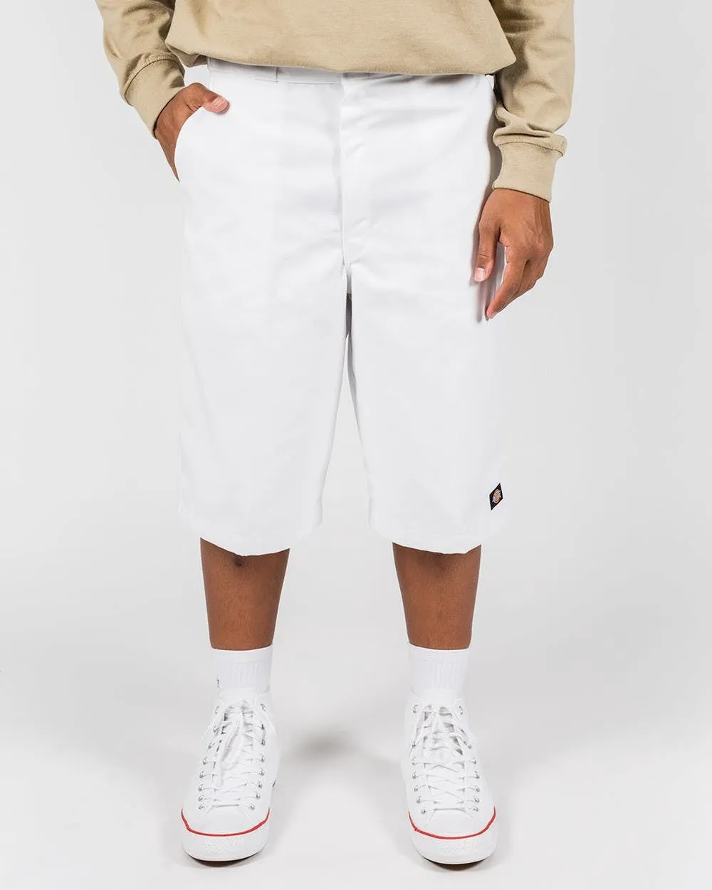 DICKIES - 42283 13 INCH LOOSE FIT MULTI POCKET WORK SHORT - WHITE