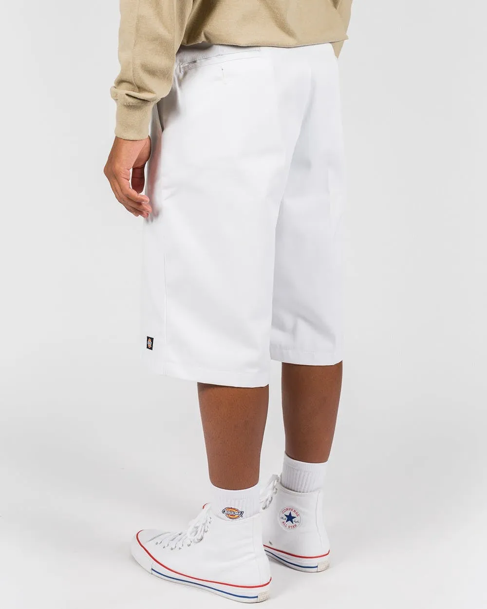 DICKIES - 42283 13 INCH LOOSE FIT MULTI POCKET WORK SHORT - WHITE