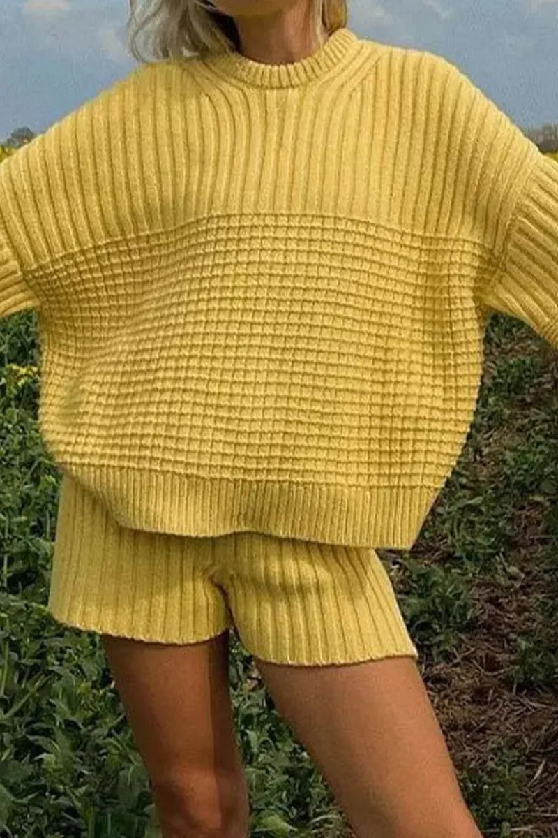 HUQ1063 Knit Crochet Top & Shorts Set