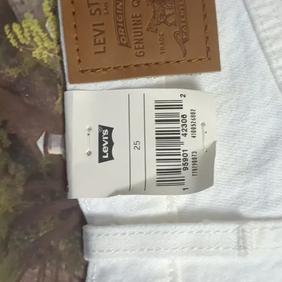 LEVI'S premium ribcage shorts size 25