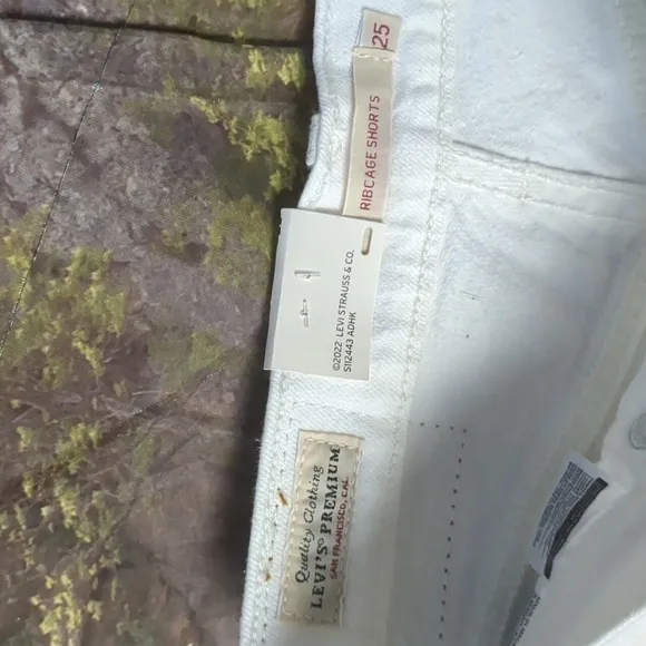 LEVI'S premium ribcage shorts size 25