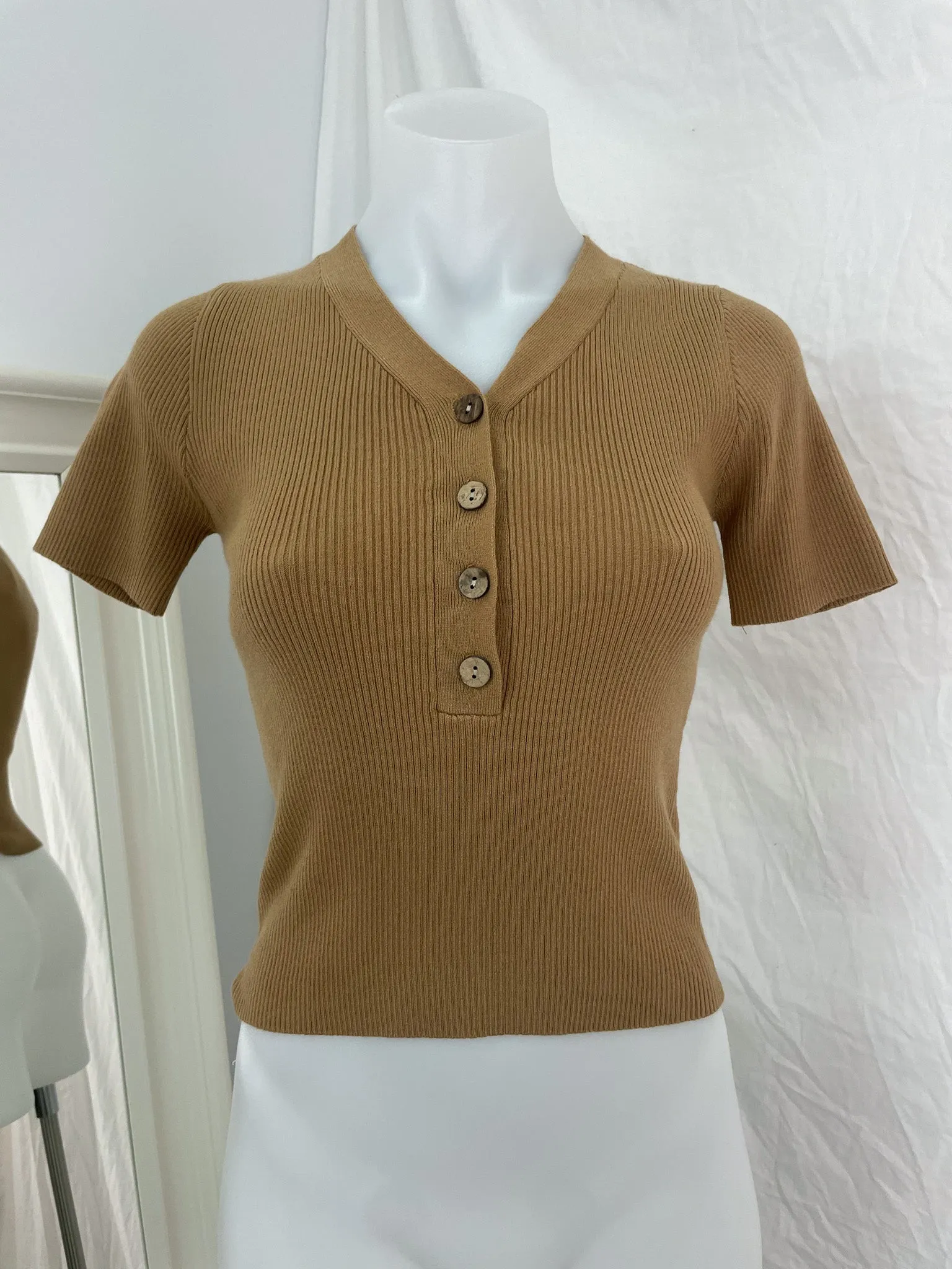 MACY KNIT TEE - TAN