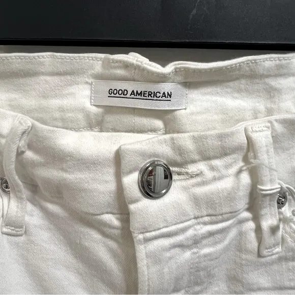 NWT GOOD AMERICAN Cut Off Shorts Gash403 White