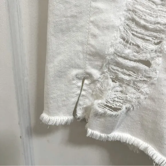 NWT GOOD AMERICAN Cut Off Shorts Gash403 White