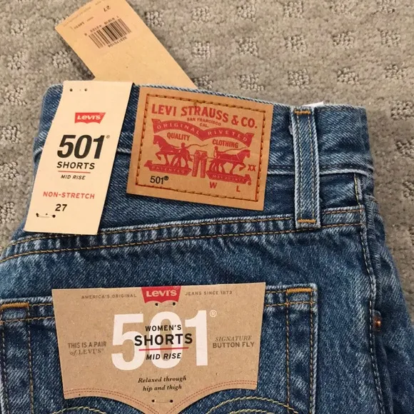 NWT Levi’s jean shorts 501 fit size 27