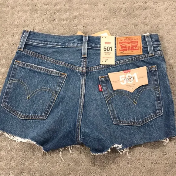 NWT Levi’s jean shorts 501 fit size 27