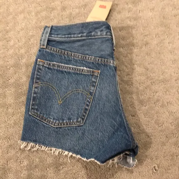 NWT Levi’s jean shorts 501 fit size 27
