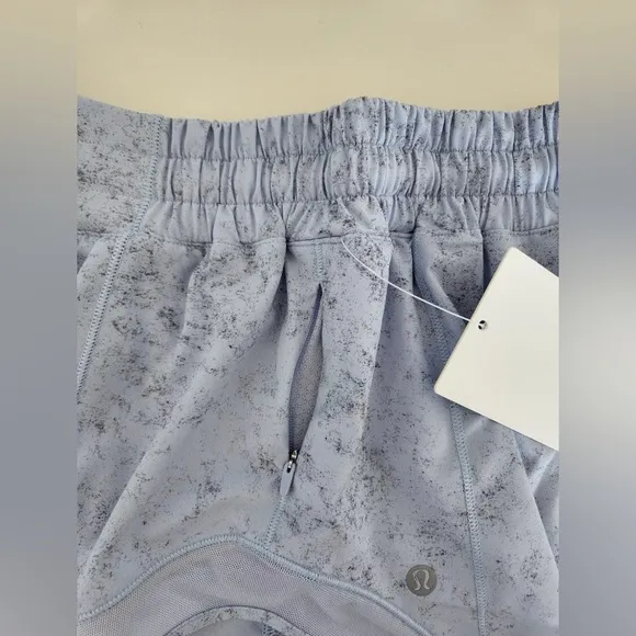 NWT LULULEMON VDPM/PSLB Pastel Blue Low Rise Lined 2.5&quot; Hotty Hot Shorts 6