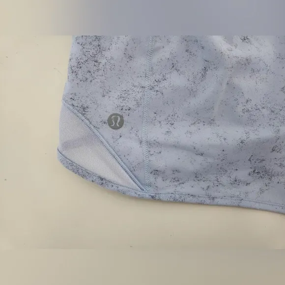 NWT LULULEMON VDPM/PSLB Pastel Blue Low Rise Lined 2.5&quot; Hotty Hot Shorts 6