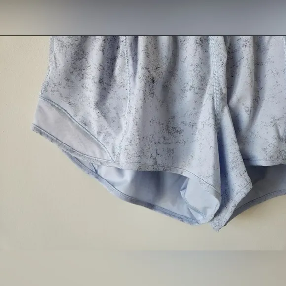 NWT LULULEMON VDPM/PSLB Pastel Blue Low Rise Lined 2.5&quot; Hotty Hot Shorts 6