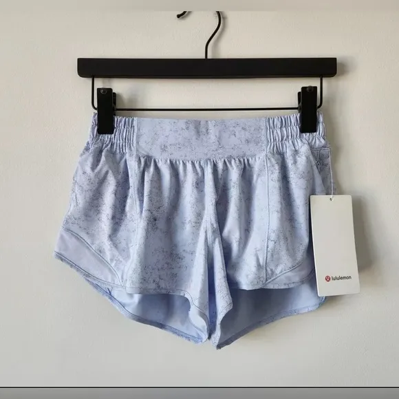 NWT LULULEMON VDPM/PSLB Pastel Blue Low Rise Lined 2.5&quot; Hotty Hot Shorts 6