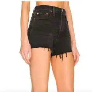 NWT  Re/Done X REVOLVE 70’s High Rise Broken Black distressed hem shorts size 26