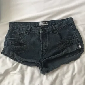 One Teaspoon Jean shorts. Style Bandits. Size 29