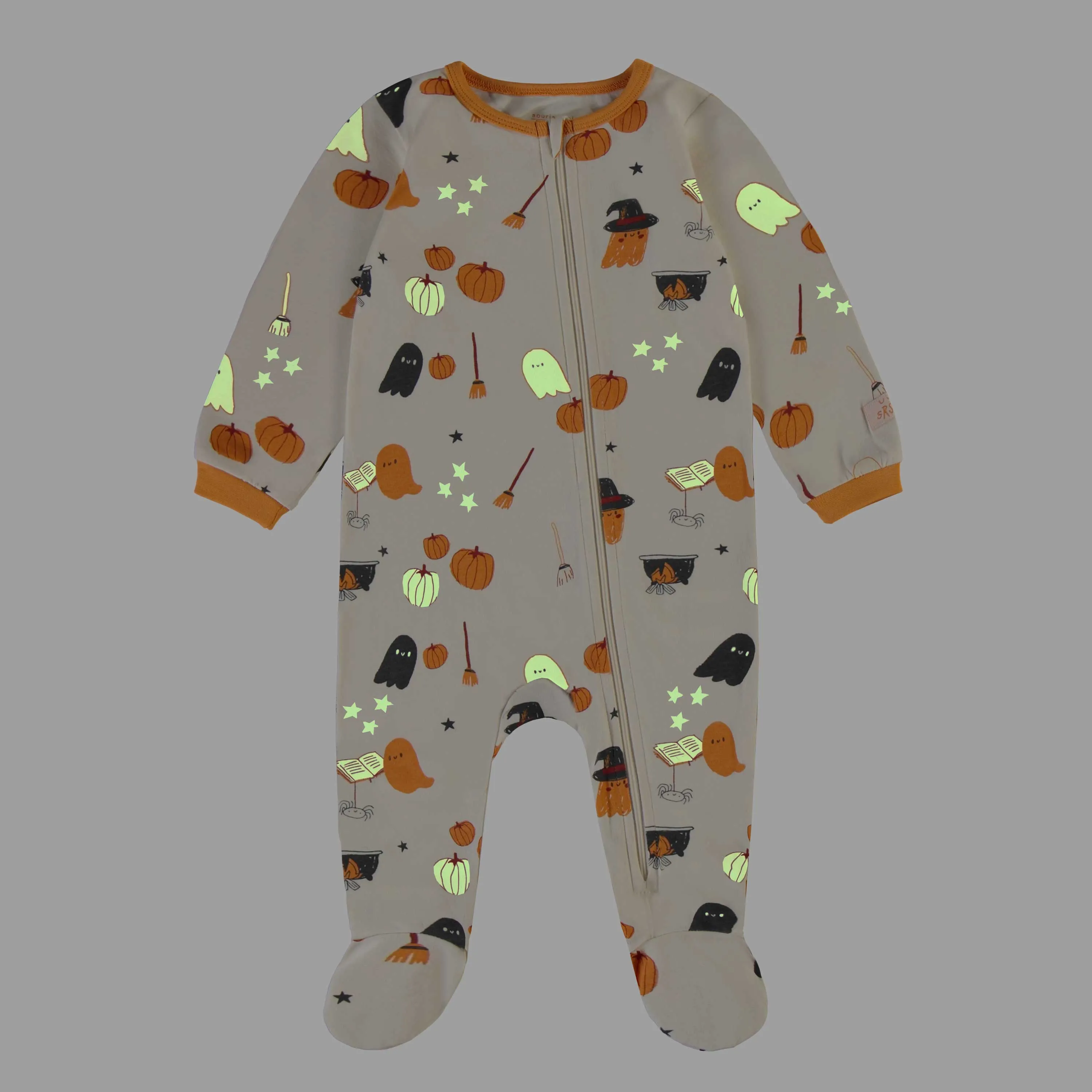 Pyjama crème à motifs d'Halloween phosphorescents en jersey, bébé || Cream pajamas with glow in the dark Halloween all over print in jersey, baby
