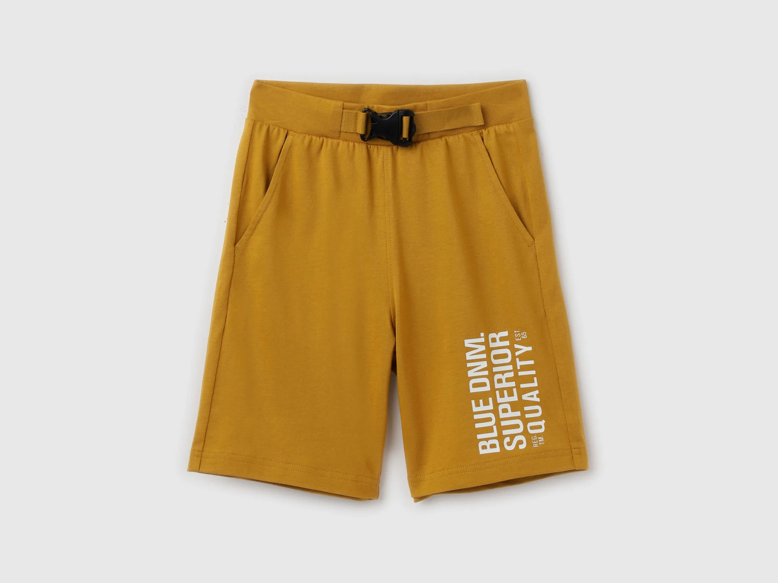 Solid Regular Fit Mid Rise Shorts