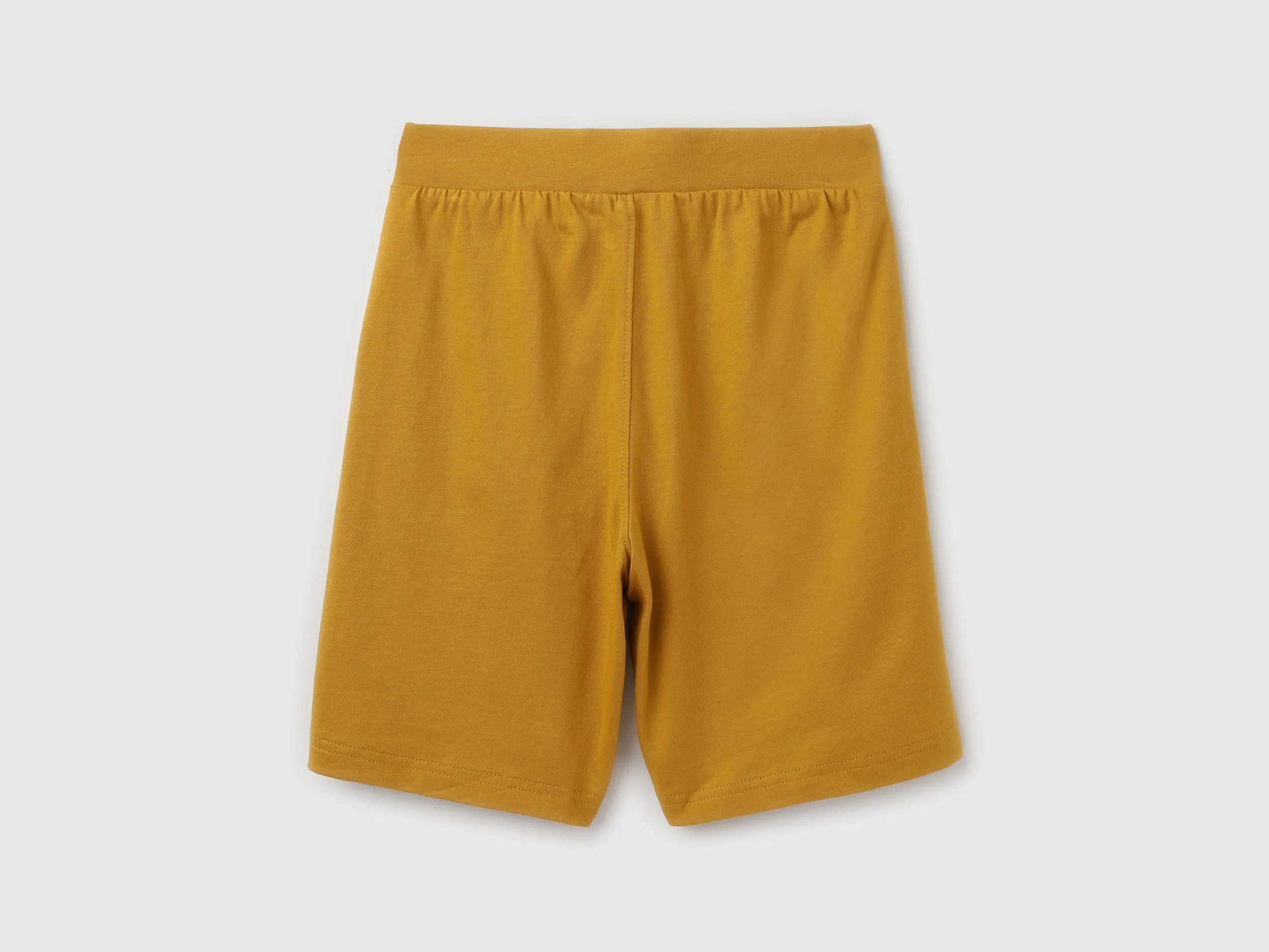 Solid Regular Fit Mid Rise Shorts
