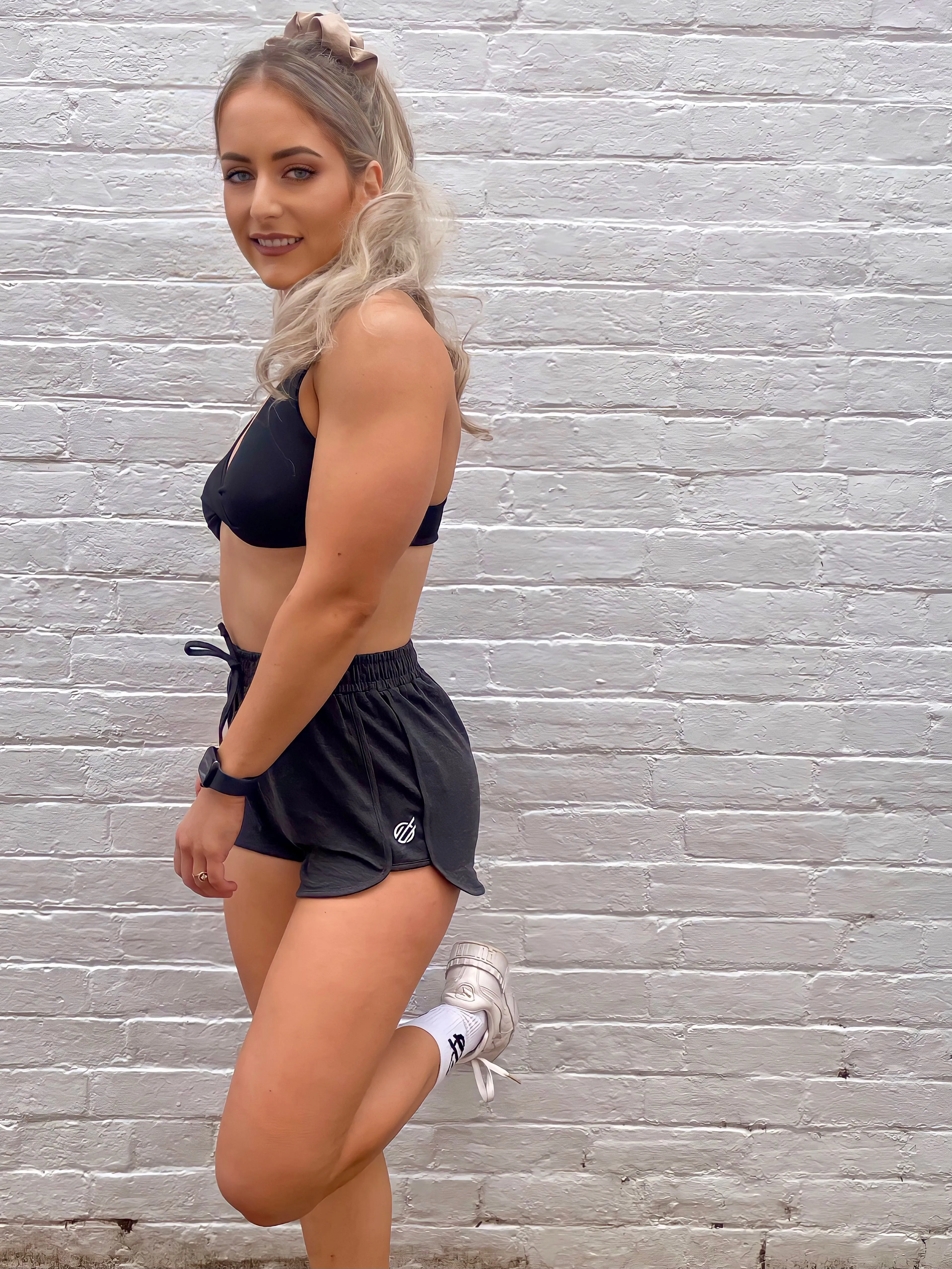 STAPLE SHORTS in CHARCOAL