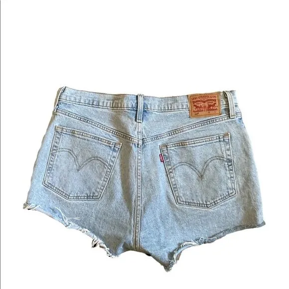Super cute Levi’s 510 Hugh rise distressed jean shorts size 31
