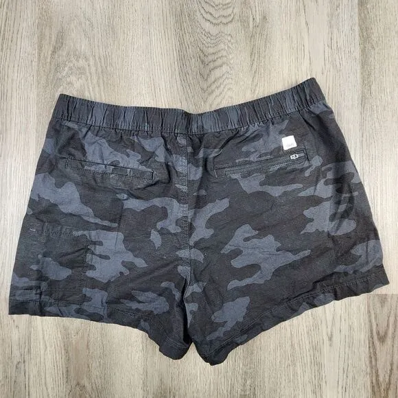 Vuori Ripstop Camo Shorts size XL