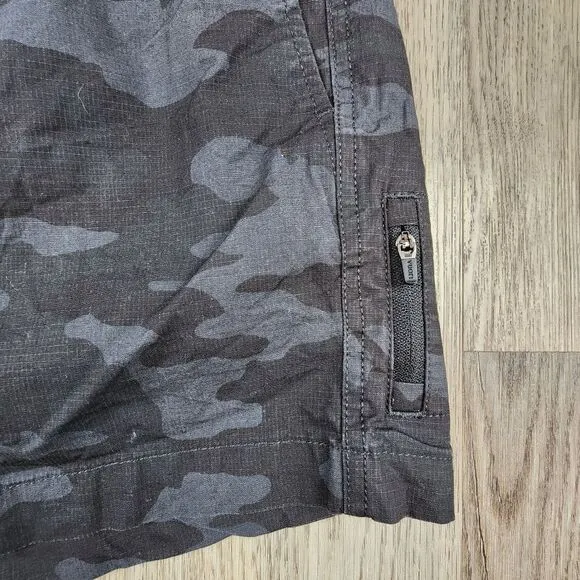 Vuori Ripstop Camo Shorts size XL