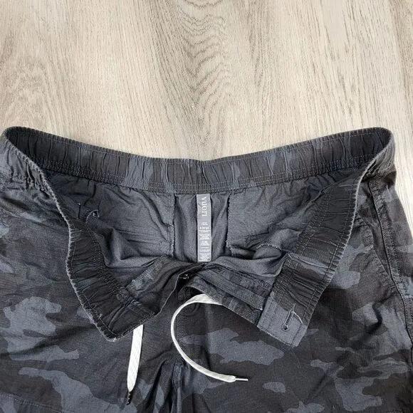 Vuori Ripstop Camo Shorts size XL