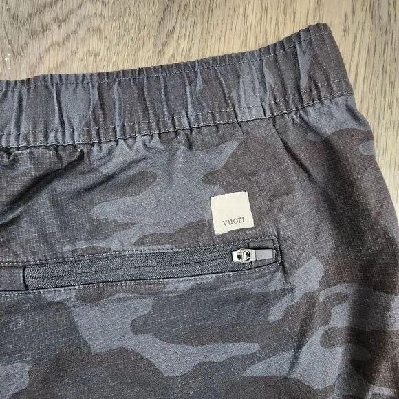Vuori Ripstop Camo Shorts size XL