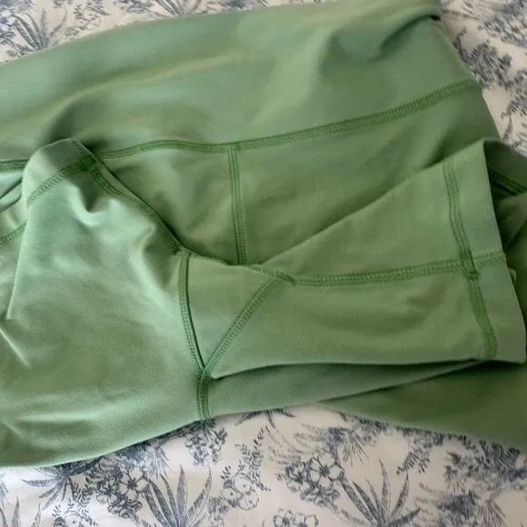 We Wore What Women's Size Large Green Athleisure High Rise 6&quot; Biker Shorts